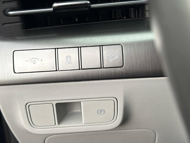 Used 2025 Hyundai Kona SEL FWD image 29