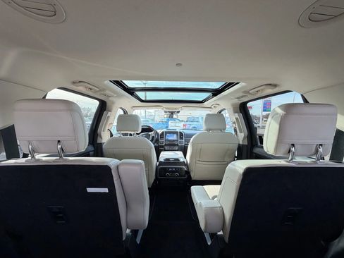 Used 2018 Ford Expedition Platinum image 14