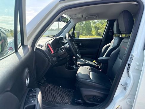 Used 2023 Jeep Renegade Trailhawk w/ Trailhawk Elite Group AWD/4WD image 8
