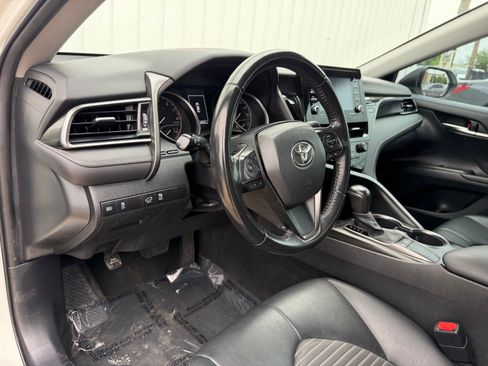 Used 2022 Toyota Camry SE FWD image 17