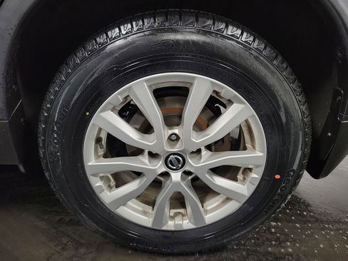 Used 2017 Nissan Rogue SV image 11