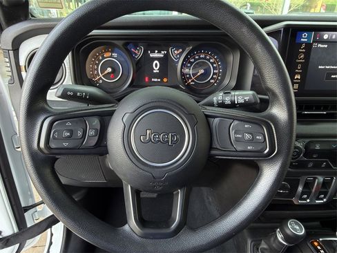 Used 2025 Jeep Wrangler Sport image 11