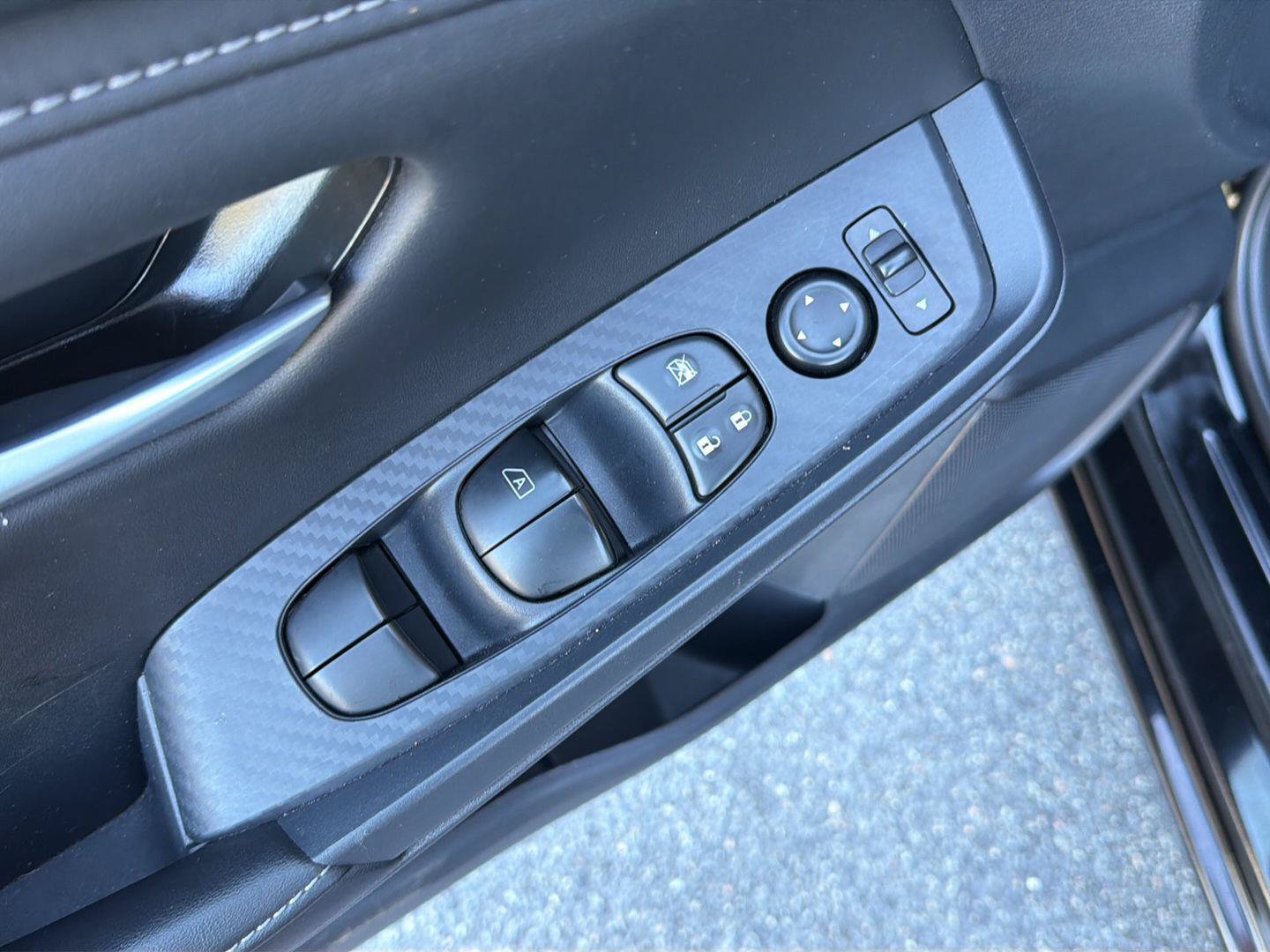 Used 2025 Nissan Sentra SV FWD image 31