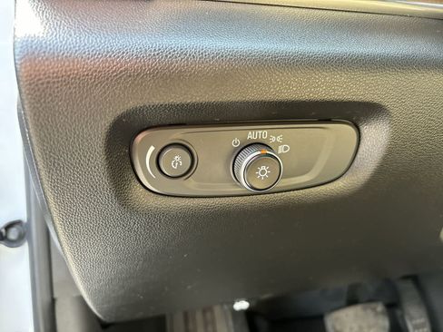 Used 2023 Chevrolet Traverse Premier image 10