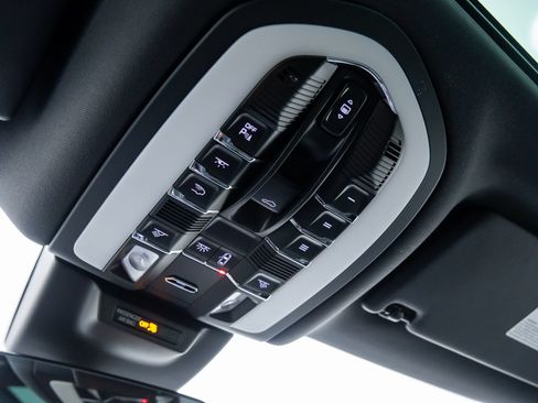 Certified 2026 Porsche Macan AWD/4WD image 31
