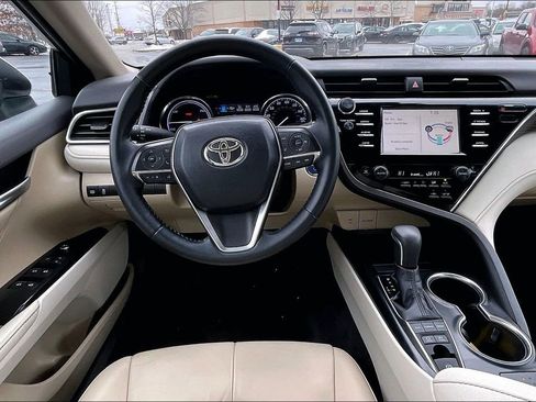 Used 2018 Toyota Camry XLE image 5
