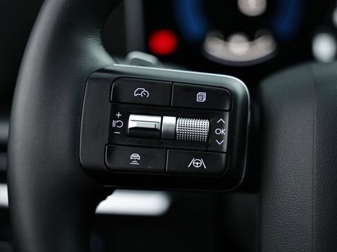 Certified 2025 Hyundai Santa Fe SEL image 33