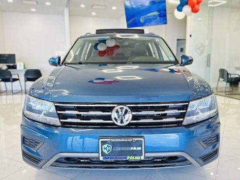 Used 2019 Volkswagen Tiguan SE w/ Panoramic Sunroof Package image 2