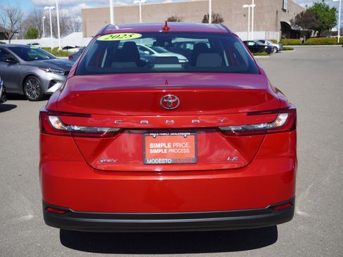 Used 2025 Toyota Camry LE image 10