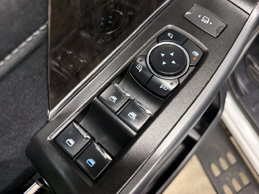 Used 2023 Ford F350 Lariat w/ Tremor Off-Road Package AWD/4WD image 16
