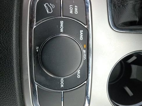 Used 2019 Jeep Grand Cherokee Limited AWD/4WD image 24