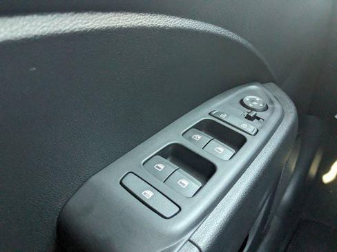 Certified 2025 Hyundai Venue SEL image 23