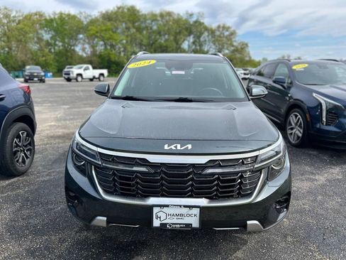 Used 2024 Kia Seltos EX AWD/4WD image 2