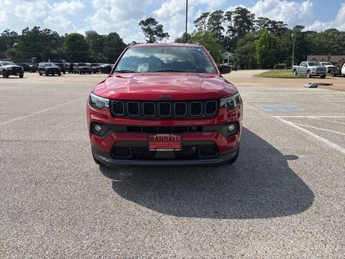 Used 2025 Jeep Compass Latitude w/ Altitude Special Edition AWD/4WD image 2