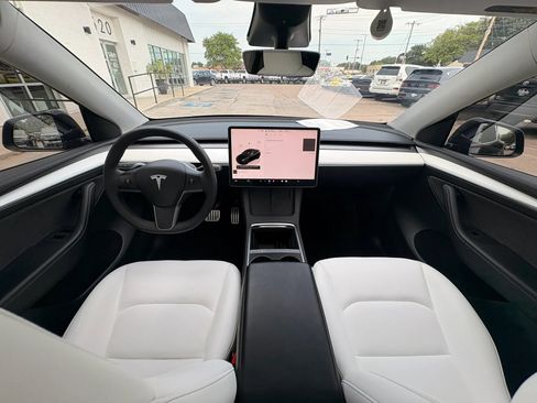 Used 2023 Tesla Model Y Performance AWD/4WD image 18