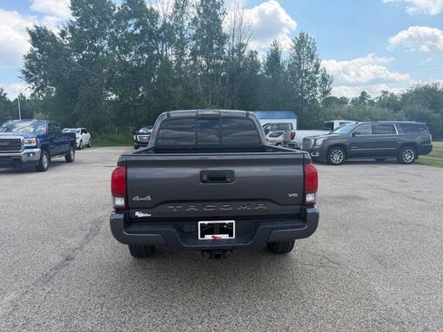 Used 2018 Toyota Tacoma SR AWD/4WD image 3