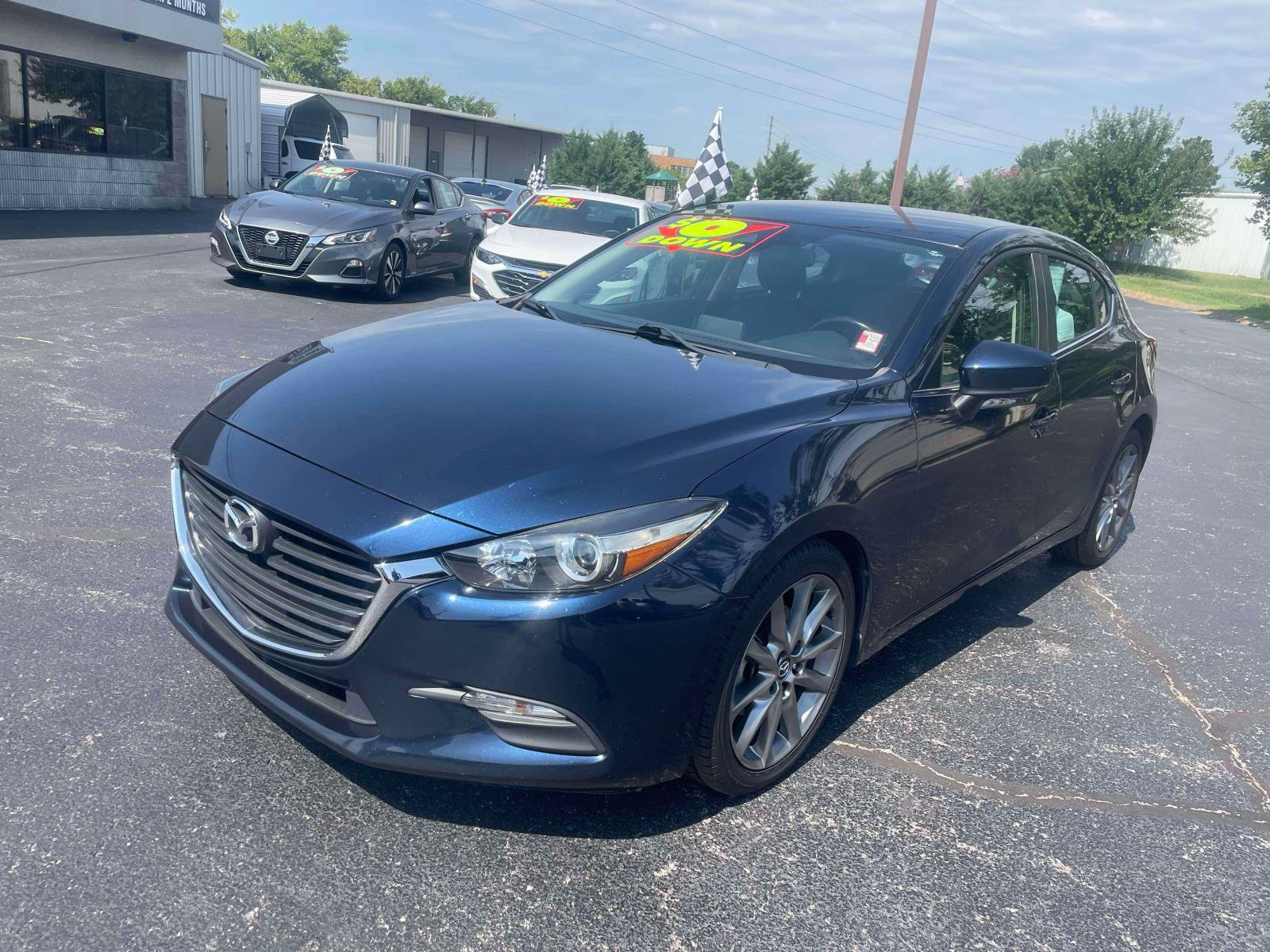 Used 2018 MAZDA MAZDA3 Touring FWD image 3