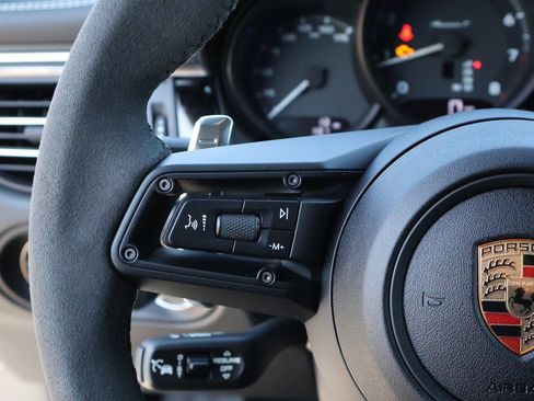 New 2025 Porsche Macan image 30