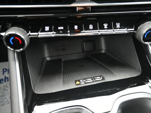 New 2026 Chevrolet Traverse LT w/ Driver Confidence Package FWD image 16