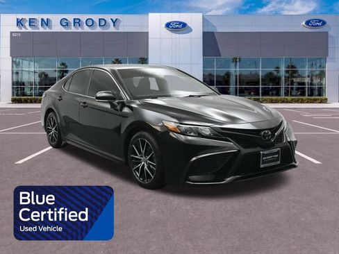Used 2022 Toyota Camry SE FWD image 1