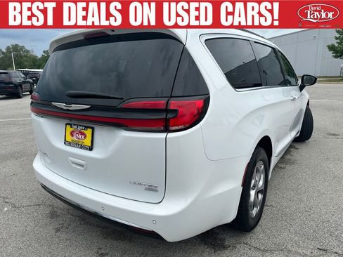 Used 2023 Chrysler Pacifica Limited w/ Uconnect Theater Family Group AWD/4WD image 3
