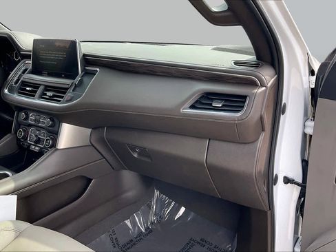 Used 2021 Chevrolet Tahoe LT w/ LT Signature Package RWD image 19
