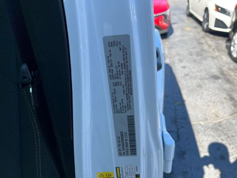 Used 2025 Jeep Wrangler Sahara image 24