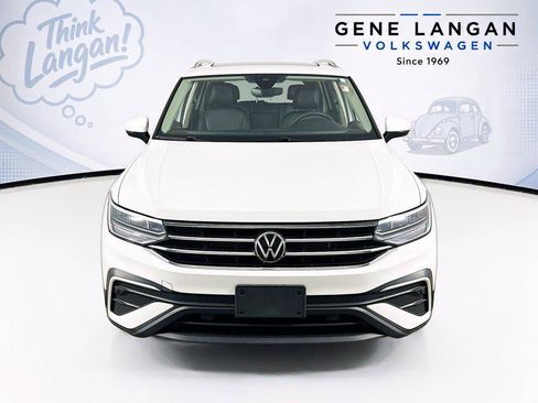 Certified 2024 Volkswagen Tiguan SE w/ Panoramic Sunroof Package AWD/4WD image 2