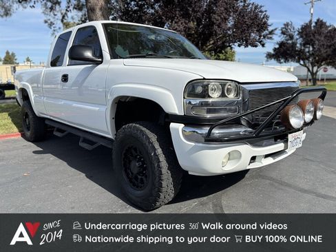 Used 2005 GMC Sierra 2500 SLE w/ Skid Plate Package AWD/4WD image 1