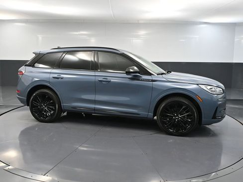 Used 2023 Lincoln Corsair Reserve w/ Jet Appearance Package image 4