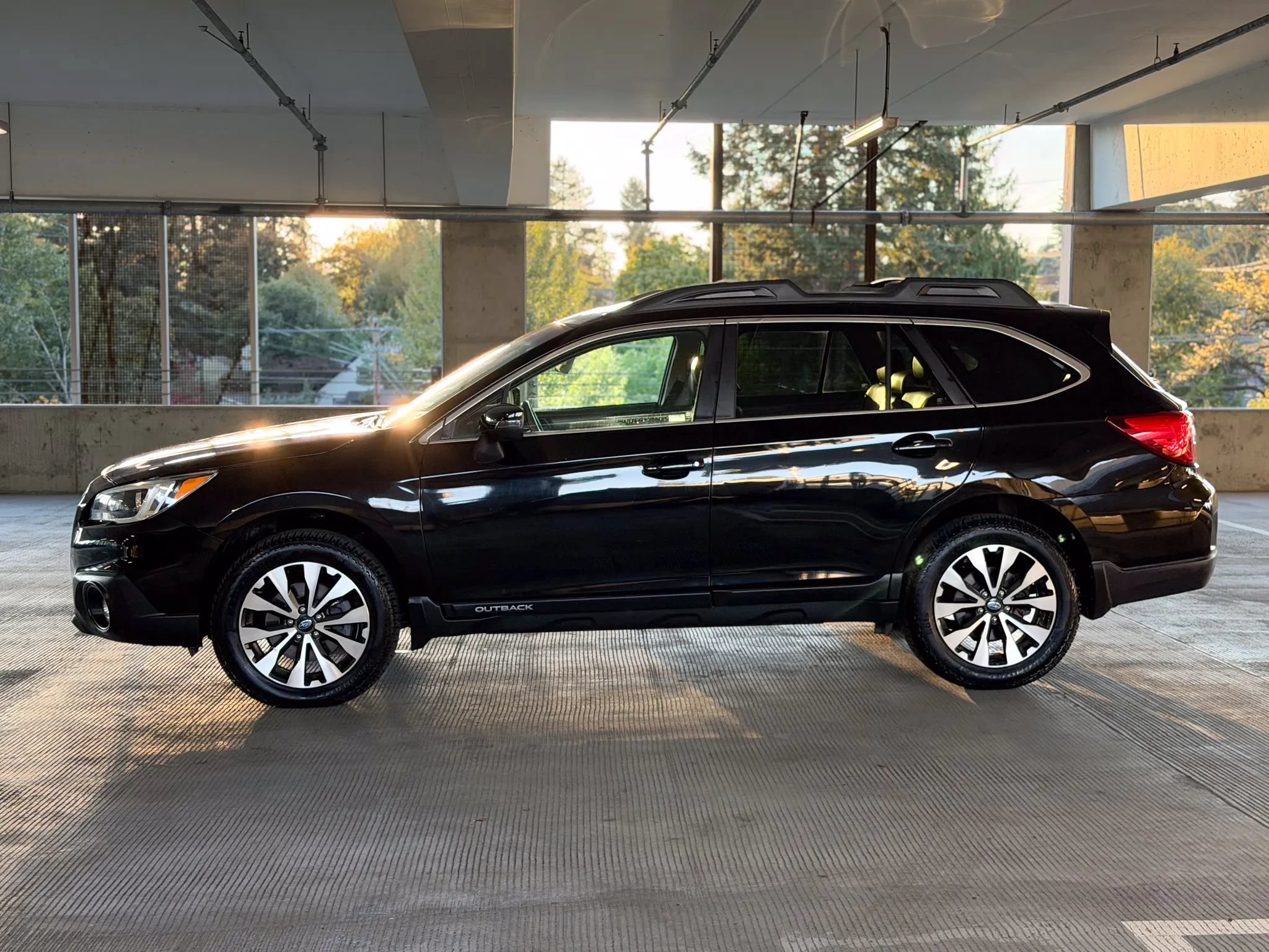 Used 2016 Subaru Outback 2.5i Limited AWD/4WD image 8