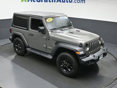 Used 2019 Jeep Wrangler Sport S image 3