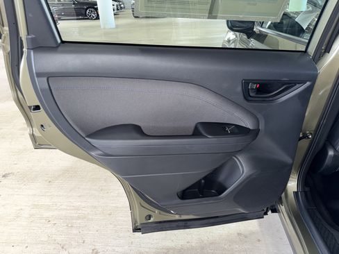 Used 2025 Subaru Forester Premium image 16