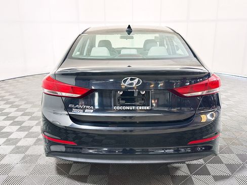 Used 2018 Hyundai Elantra SE w/ SE Connectivity Package 04 FWD image 4