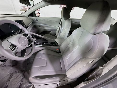 Certified 2024 Hyundai Elantra SE image 24