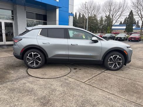 New 2026 Chevrolet Equinox EV LT image 9