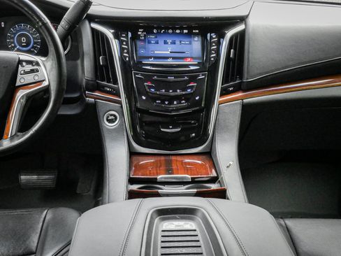 Used 2018 Cadillac Escalade ESV Luxury RWD image 31