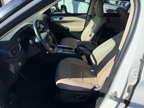 Used 2020 Ford Explorer Limited w/ Class III Trailer Tow Package image 7