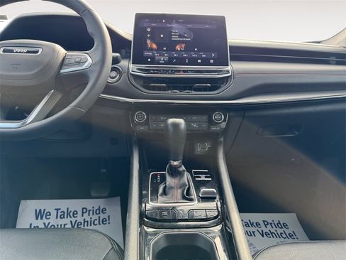 Used 2024 Jeep Compass Trailhawk image 11