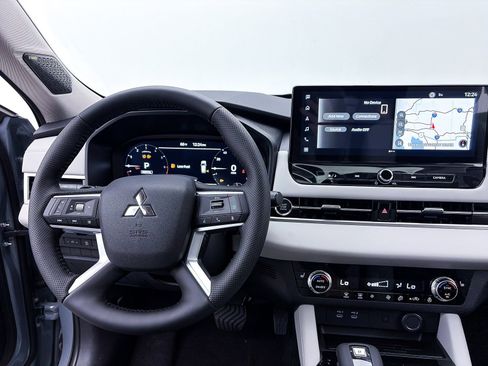 New 2026 Mitsubishi Outlander SE FWD image 13
