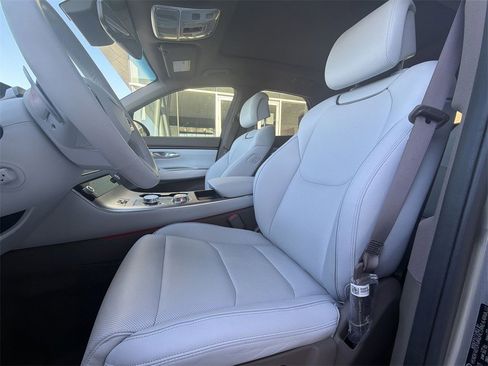 Used 2026 Genesis GV70 2.5T Advanced image 13