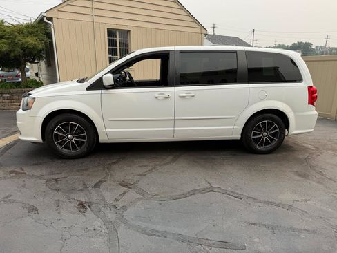 Used 2017 Dodge Grand Caravan SE FWD image 11