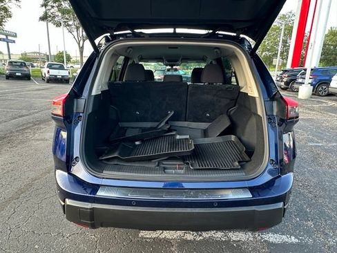 Used 2025 Nissan Rogue SV AWD/4WD image 14