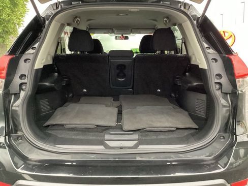 Used 2017 Nissan Rogue SV AWD/4WD image 10