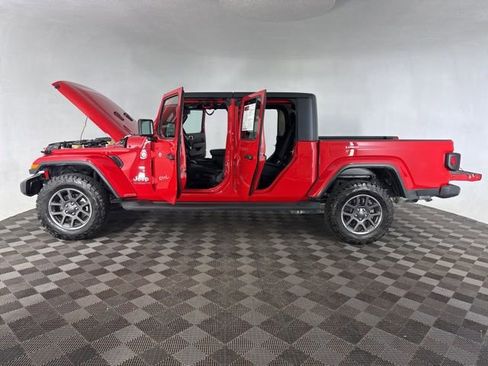 Used 2020 Jeep Gladiator Overland w/ Cold Weather Group image 11