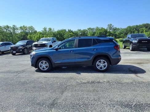 Used 2024 GMC Terrain SLE w/ Driver Convenience Package AWD/4WD image 9