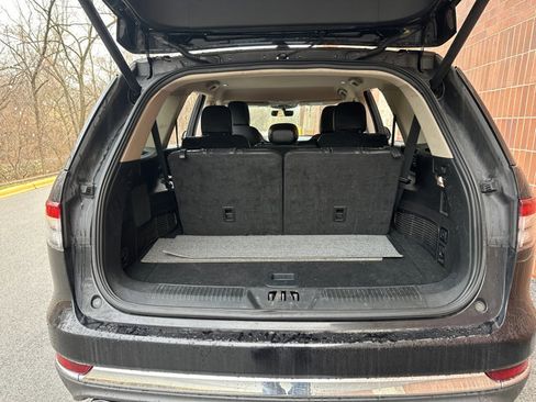 Used 2023 Lincoln Aviator AWD image 32