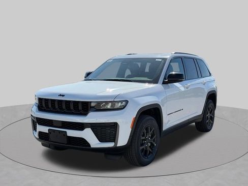 New 2026 Jeep Grand Cherokee Altitude AWD/4WD image 11