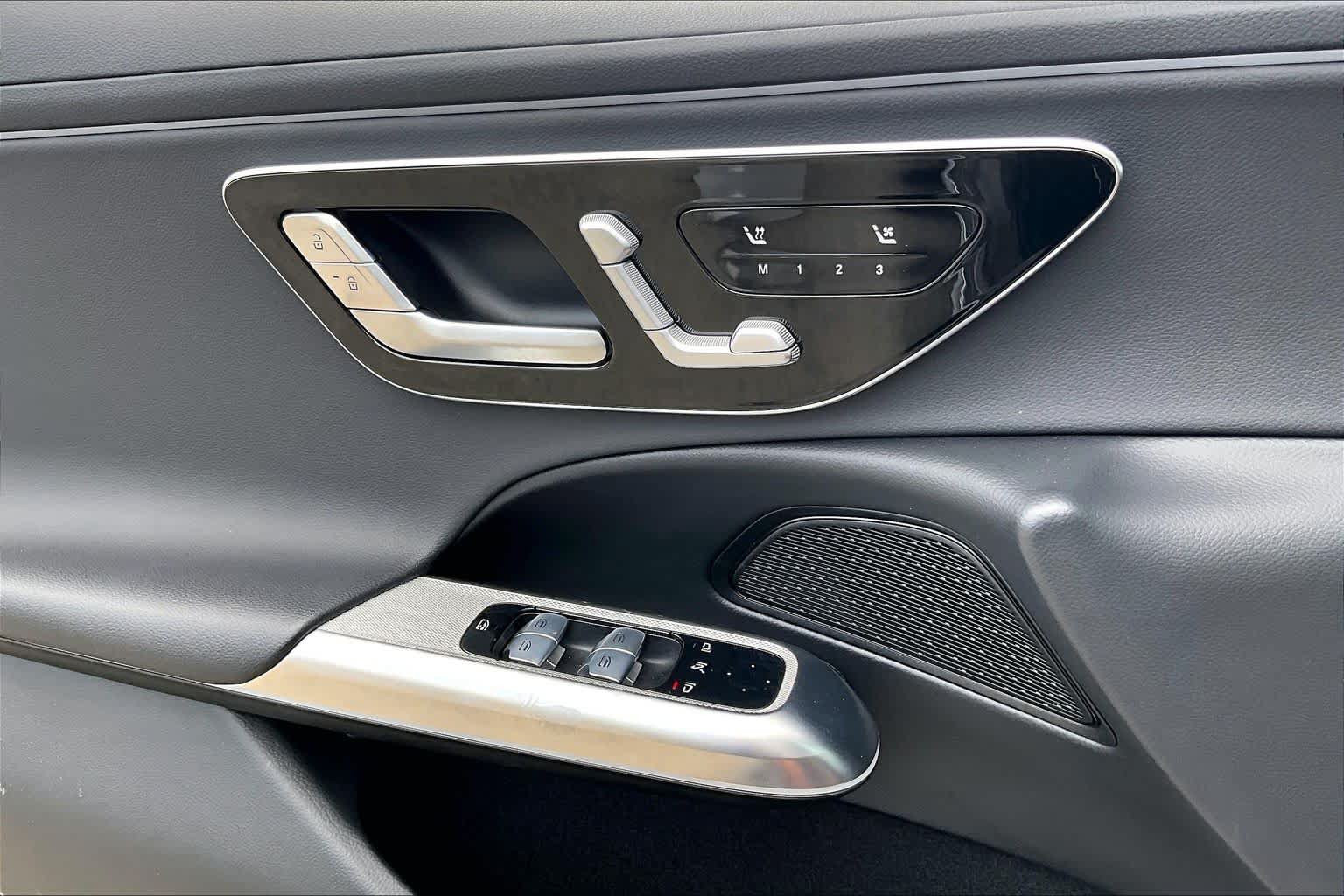 Used 2025 Mercedes-Benz E 350 Sedan image 33