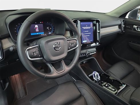 Used 2023 Volvo XC40 B5 Ultimate w/ Protection Package Premier image 19